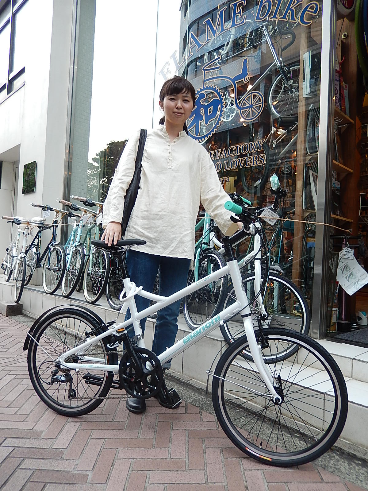5月21日 渋谷 原宿 の自転車屋 FLAME bike前です_e0188759_2061110.jpg