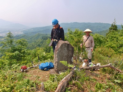 オジサンたちは山へ柴刈に・・・_c0336902_1921275.jpg