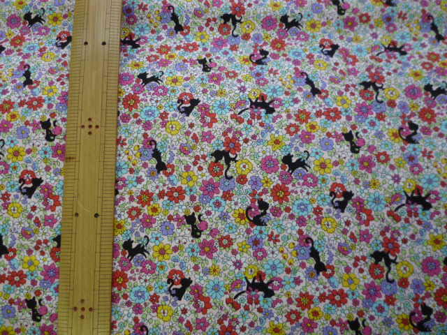 お花と黒猫柄の布_d0156706_15151063.jpg