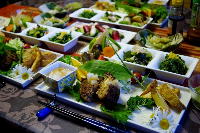 ■連休中のおもてなし①【ノンフライヤー調理で　ジャンボチーズインハンバーグ他菜園野菜料理】です♪_b0033423_22483560.jpg