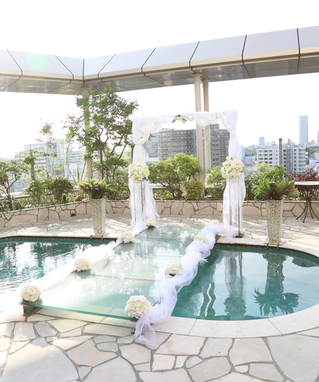 初夏の装花 アーチとプールの花 渋谷のレギャン東京様へ 信頼できる花屋_a0042928_22424055.jpg