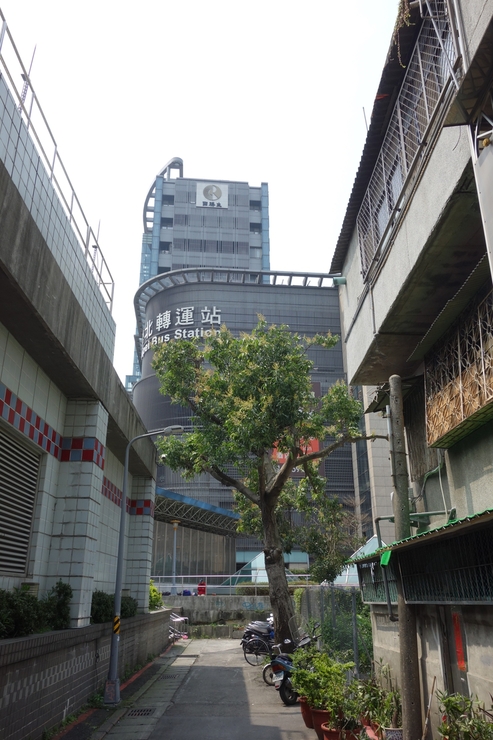 台湾へ生きタイワーン 4日目 4~残りのミッション消化のため、松山区へ_a0287336_2045447.jpg