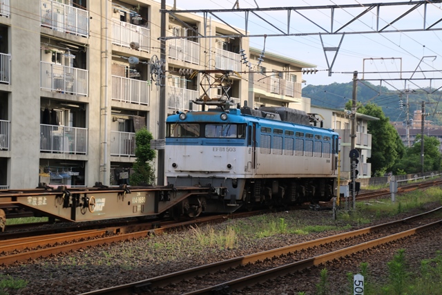 藤田八束の鉄道写真集＠鹿児島本線鹿児島中央駅踏切・・・早朝の貨物列車_d0181492_1848287.jpg