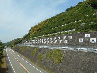 高知自動車道跨道橋(高知IC以西)_f0308898_1111599.jpg