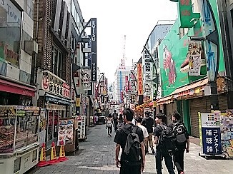 活気あふれる下町商店街?!_d0091909_1435734.jpg