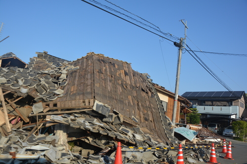 地震から一ヶ月過ぎても_c0085539_5463253.jpg