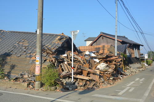 地震から一ヶ月過ぎても_c0085539_5472972.jpg