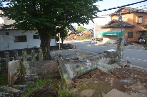 地震から一ヶ月過ぎても_c0085539_5522378.jpg