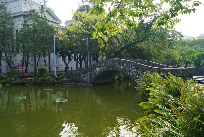 猫まみれ台湾旅行　その１８　二二八和平公園のタイワンリス_b0063958_20321523.jpg