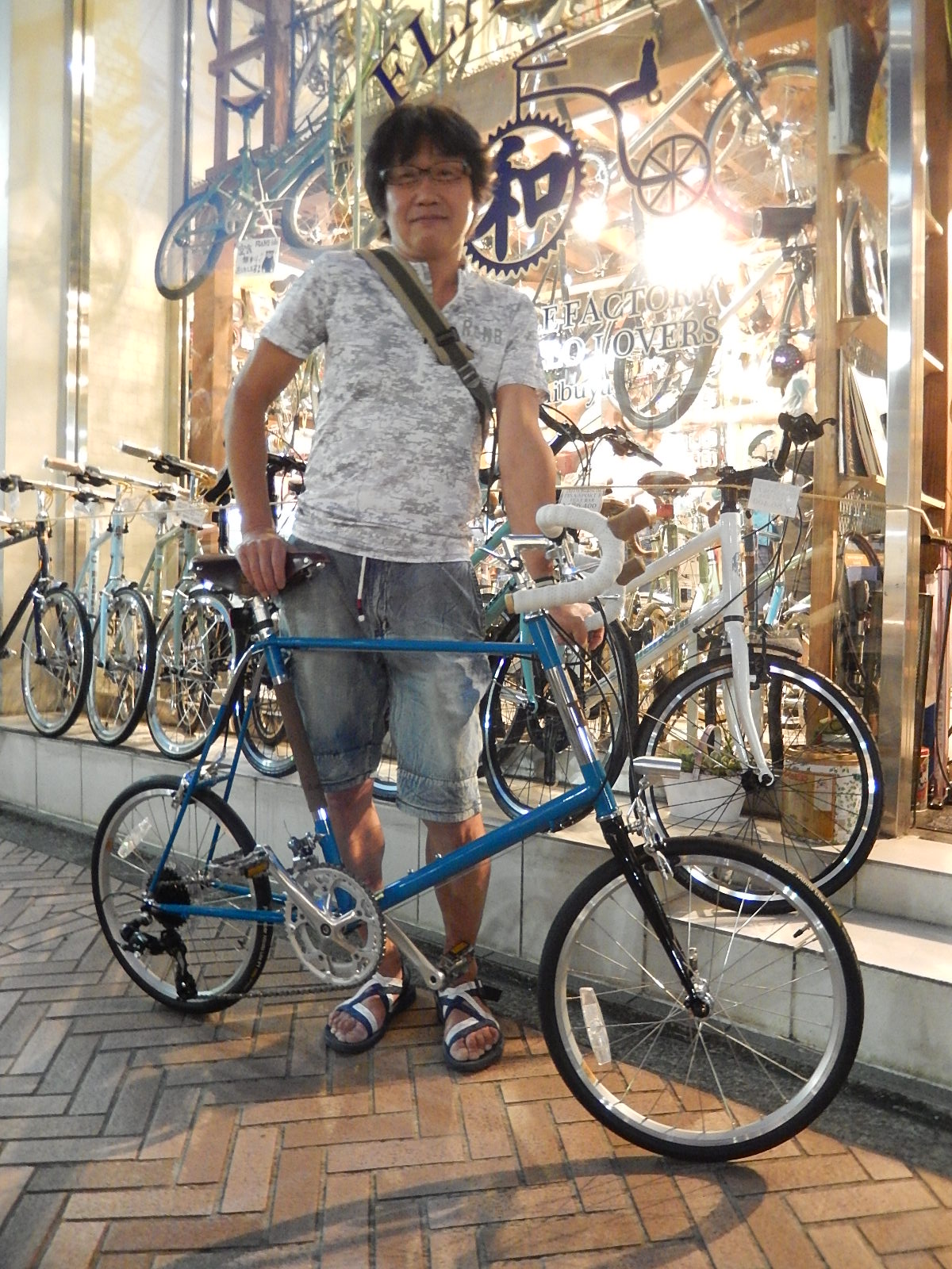 5月25日　渋谷　原宿　の自転車屋　FLAME bike前です_e0188759_16402963.jpg