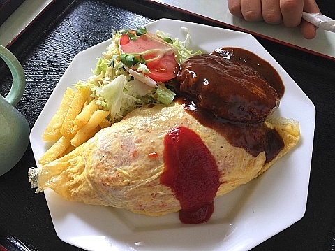 新発田市でオムライス食べるなら「たべたか屋」_b0091423_21250430.jpg