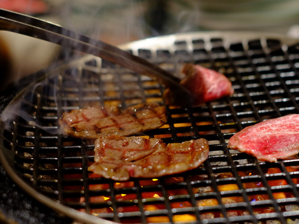「北海道・札幌 焼肉屋かねちゃんのわらじ、肉コース」_a0000029_1810463.jpg