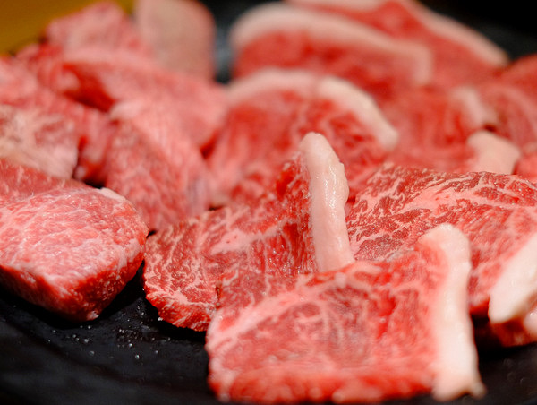 「北海道・札幌 焼肉屋かねちゃんのわらじ、肉コース」_a0000029_1821793.jpg