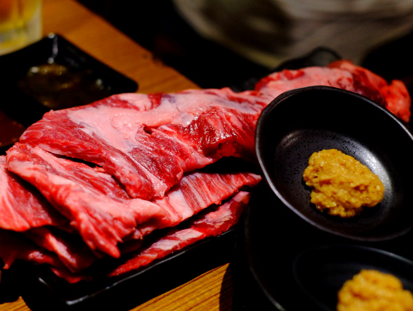 「北海道・札幌 焼肉屋かねちゃんのわらじ、肉コース」_a0000029_1864648.jpg