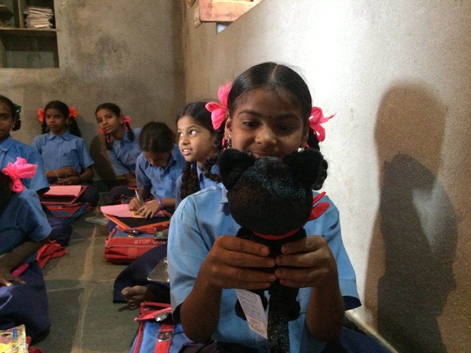 インドの子どもたち、クロッチの服を創ってくれるよ！_f0193056_17250173.jpg