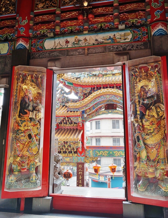 猫まみれ台湾旅行　その１８　三重義天宮と寺猫_b0063958_19521238.jpg
