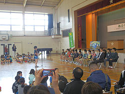 田植え体験(月光原小・西根小) _d0247484_15275829.jpg
