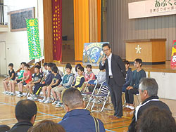 田植え体験(月光原小・西根小) _d0247484_1712273.jpg