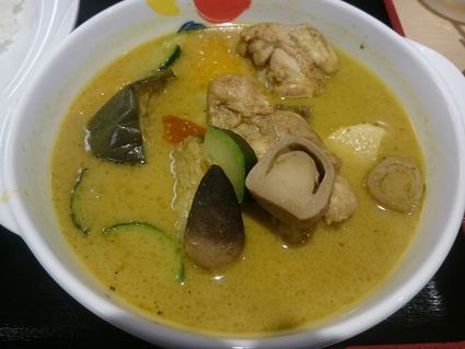 5/27 チキンと茄子のグリーンカレーライス大盛り¥650+生野菜サラダ¥110+生ビール¥150@松屋_b0042308_22341778.jpg