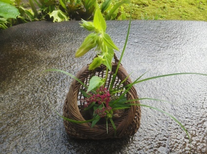 籠花入れに…_b0368362_23061285.jpg