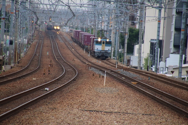 藤田八束の貨物列車写真集＠山陽本線ＪＲさくら夙川駅にて・・・レトロな貨物列車、楽しみなガーデニング_d0181492_065718.jpg