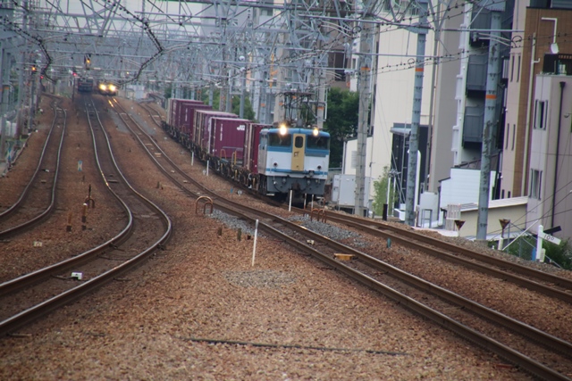 藤田八束の貨物列車写真集＠山陽本線ＪＲさくら夙川駅にて・・・レトロな貨物列車、楽しみなガーデニング_d0181492_071260.jpg