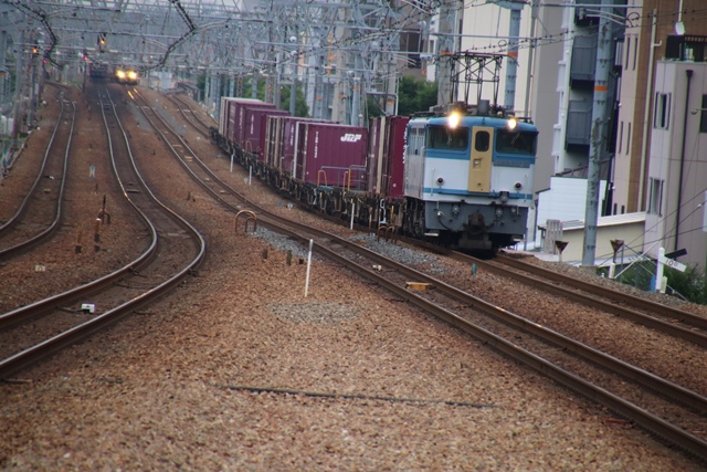 藤田八束の貨物列車写真集＠山陽本線ＪＲさくら夙川駅にて・・・レトロな貨物列車、楽しみなガーデニング_d0181492_073277.jpg