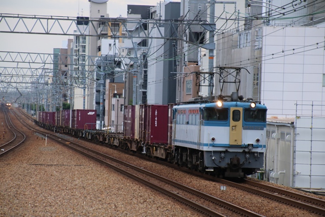 藤田八束の貨物列車写真集＠山陽本線ＪＲさくら夙川駅にて・・・レトロな貨物列車、楽しみなガーデニング_d0181492_081494.jpg