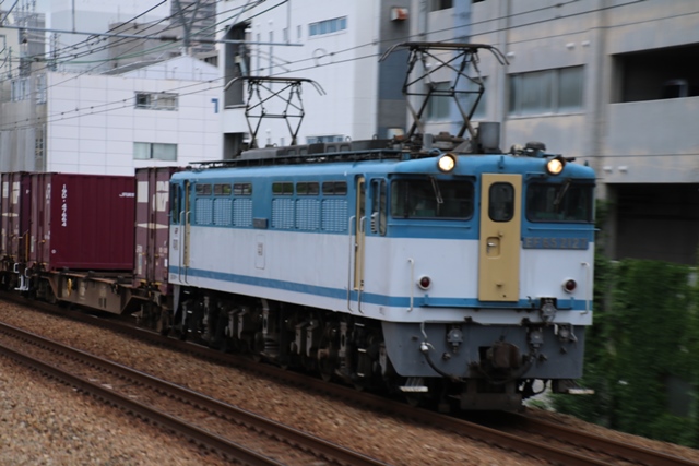 藤田八束の貨物列車写真集＠山陽本線ＪＲさくら夙川駅にて・・・レトロな貨物列車、楽しみなガーデニング_d0181492_083032.jpg