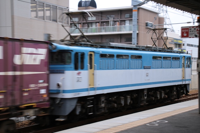 藤田八束の貨物列車写真集＠山陽本線ＪＲさくら夙川駅にて・・・レトロな貨物列車、楽しみなガーデニング_d0181492_084954.jpg