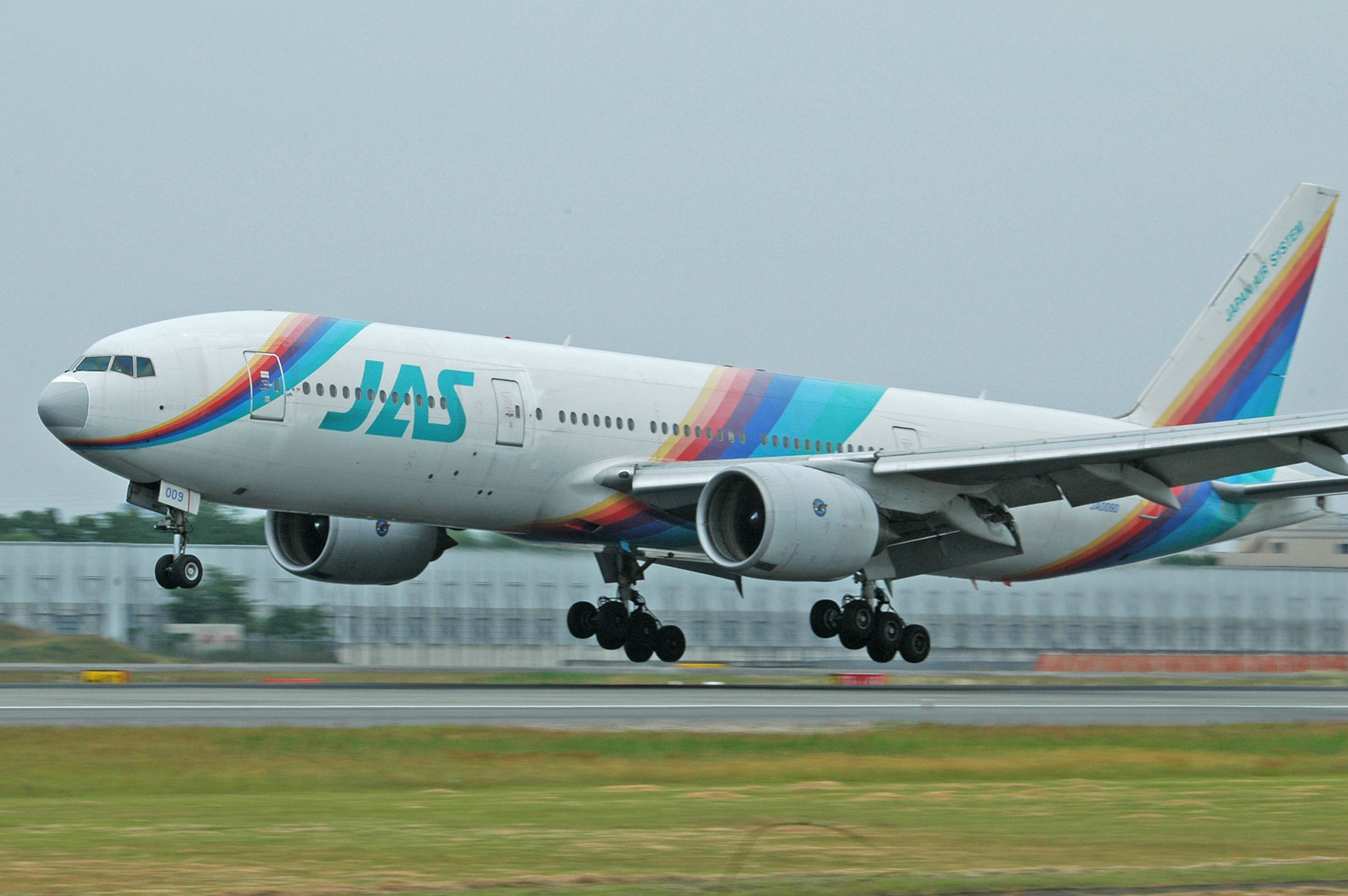 BOEING 777-200 / JA009D - レインボーセブン - : SKY LOUNGE