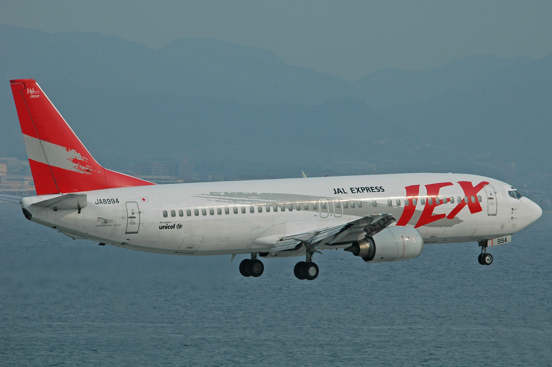 BOEING 737-400 / JA8994 - JEX - : SKY LOUNGE GARDEN BOEING 737-400 / JA8994 - JEX - : SKY LOUNGE GARDEN