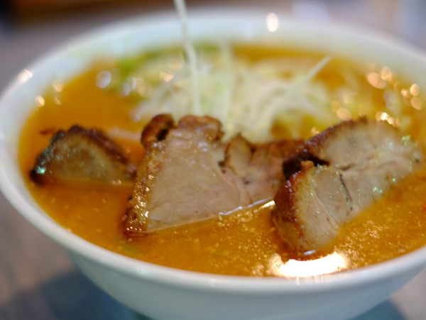「北海道・札幌 シメラーメン にとりのけやきとペンギン堂のシメソフトクリーム」_a0000029_15391067.jpg