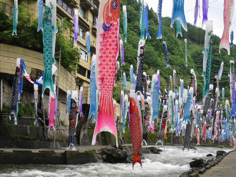 【杖立温泉】　「鯉のぼり祭り」と昭和レトロの懐かしい薫り_c0011649_223572.jpg