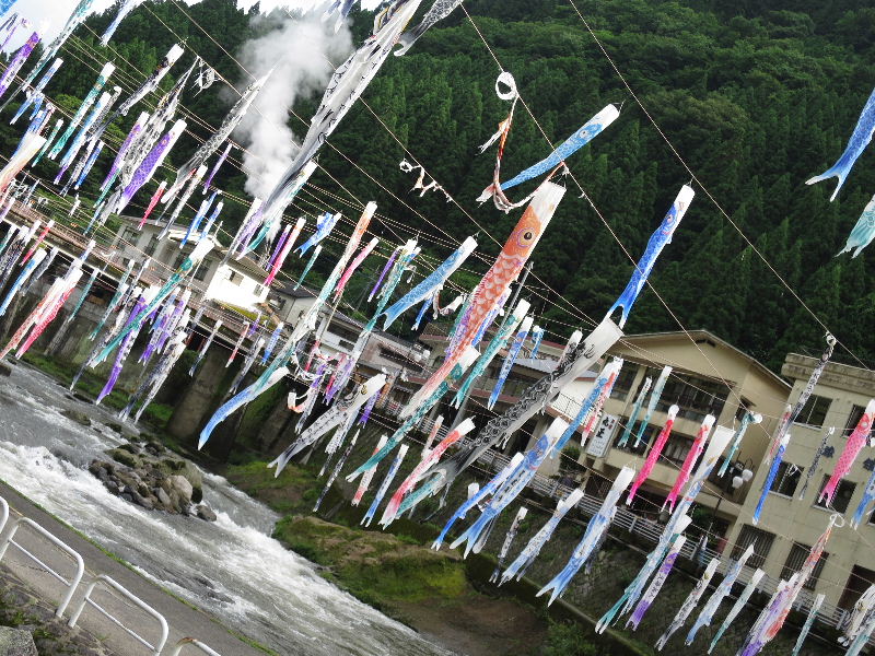 【杖立温泉】　「鯉のぼり祭り」と昭和レトロの懐かしい薫り_c0011649_223617.jpg