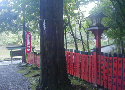 ●神社の造形―御髪神社_d0053294_2182536.jpg