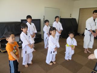 日曜空手 屯田教室 今日も新しい仲間!_c0118332_16213974.jpg