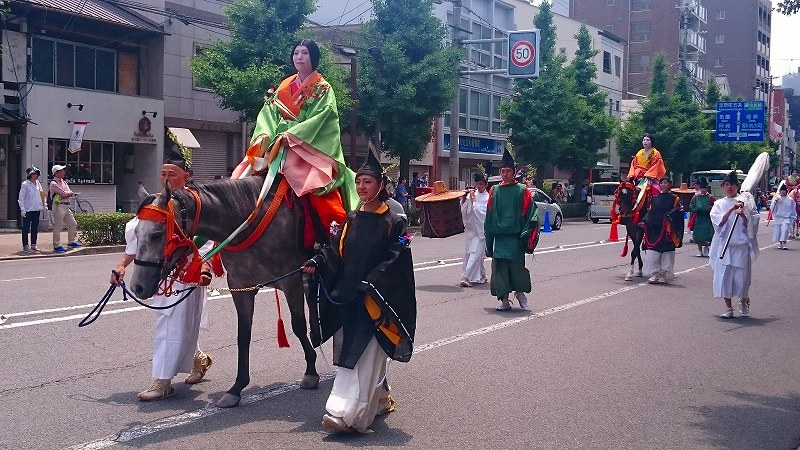 京都三大祭の一つ「葵祭」20160515_e0237645_2320501.jpg