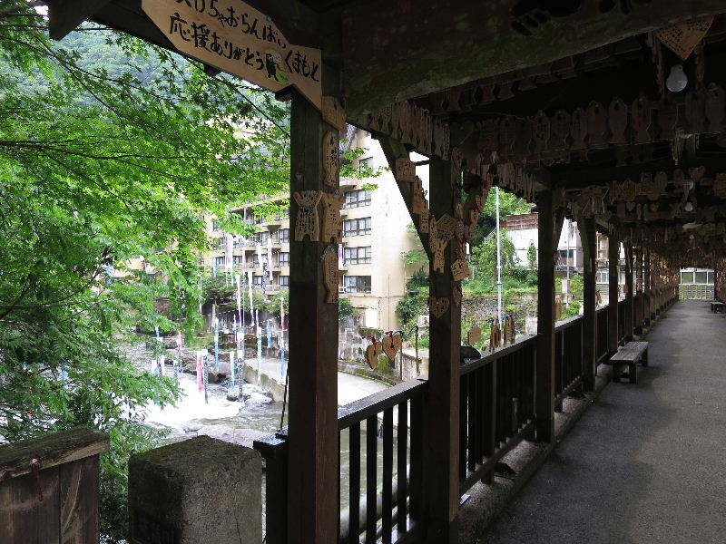 【杖立温泉】　「鯉のぼり祭り」と昭和レトロの懐かしい薫り_c0011649_2505592.jpg