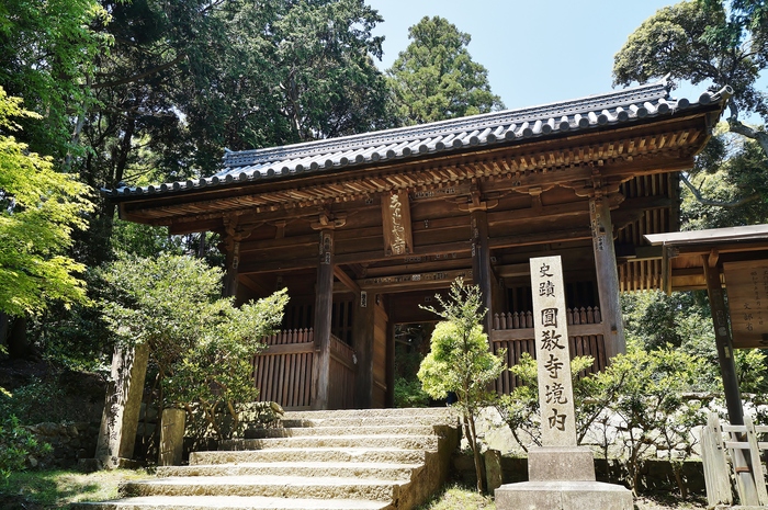 新緑に包まれる書写山圓教寺(1)仁王門_b0063958_90629.jpg