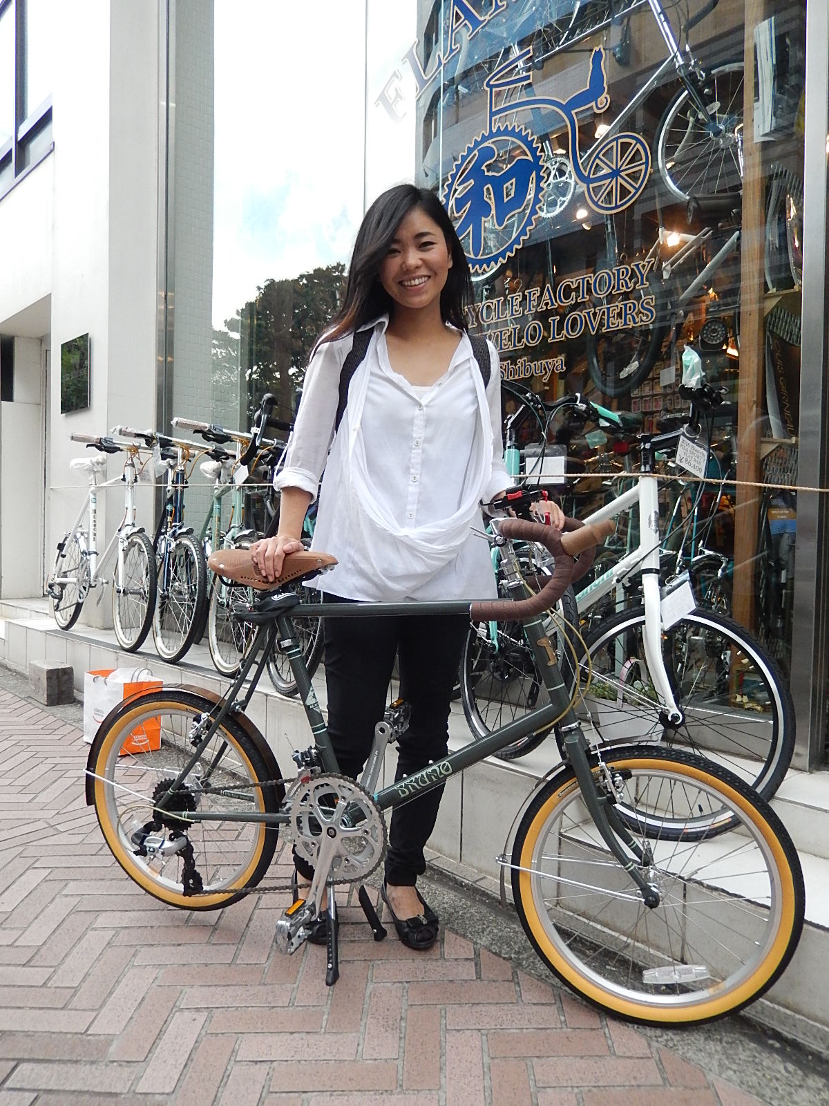 5月29日 渋谷 原宿 の自転車屋 FLAME bike前です_e0188759_2083032.jpg