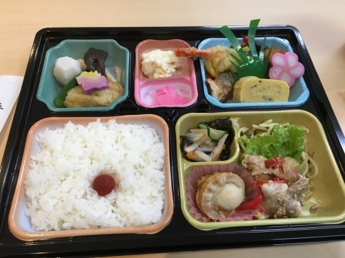 スタッフ弁当_e0177509_20104307.jpg