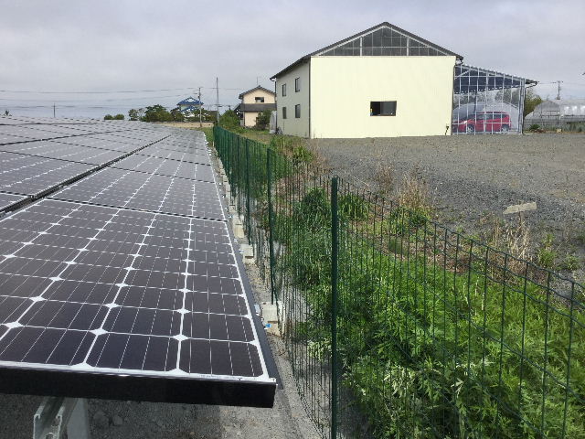 太陽光発電・フェンス作り_f0031037_2061492.jpg
