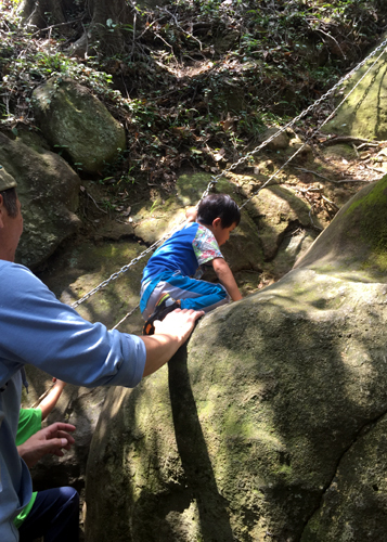 鷹取山で子どもと一緒に「山歩き」しました♪_d0169072_16073217.jpg