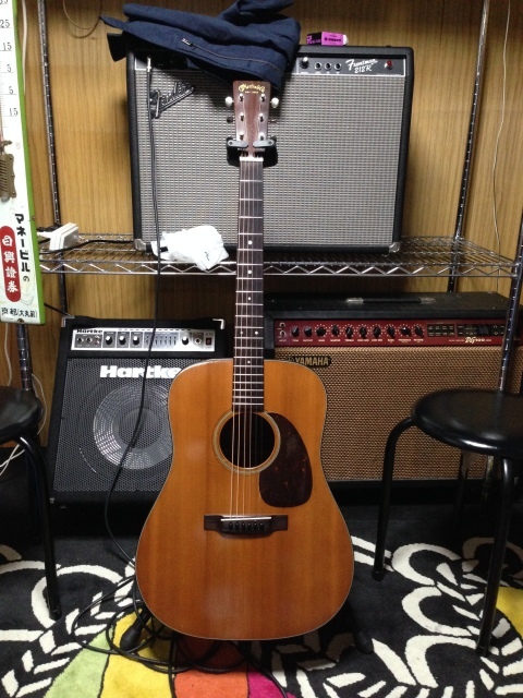 Martin D-35 1966年 きちんとセットアップされた古いマーチンギターのええやつは違うぞ。_a0334793_20381149.jpg