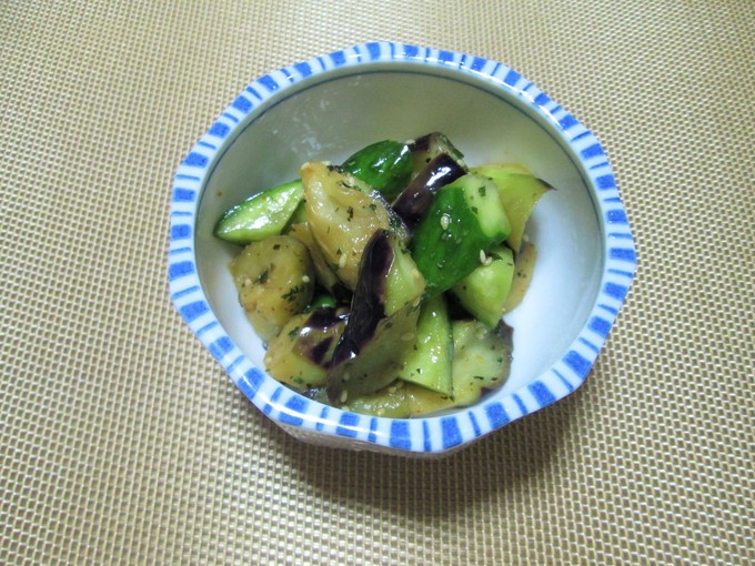 簡単 あと一品ってときに 茄子ときゅうりのパクチー香り和え Candy Sarry
