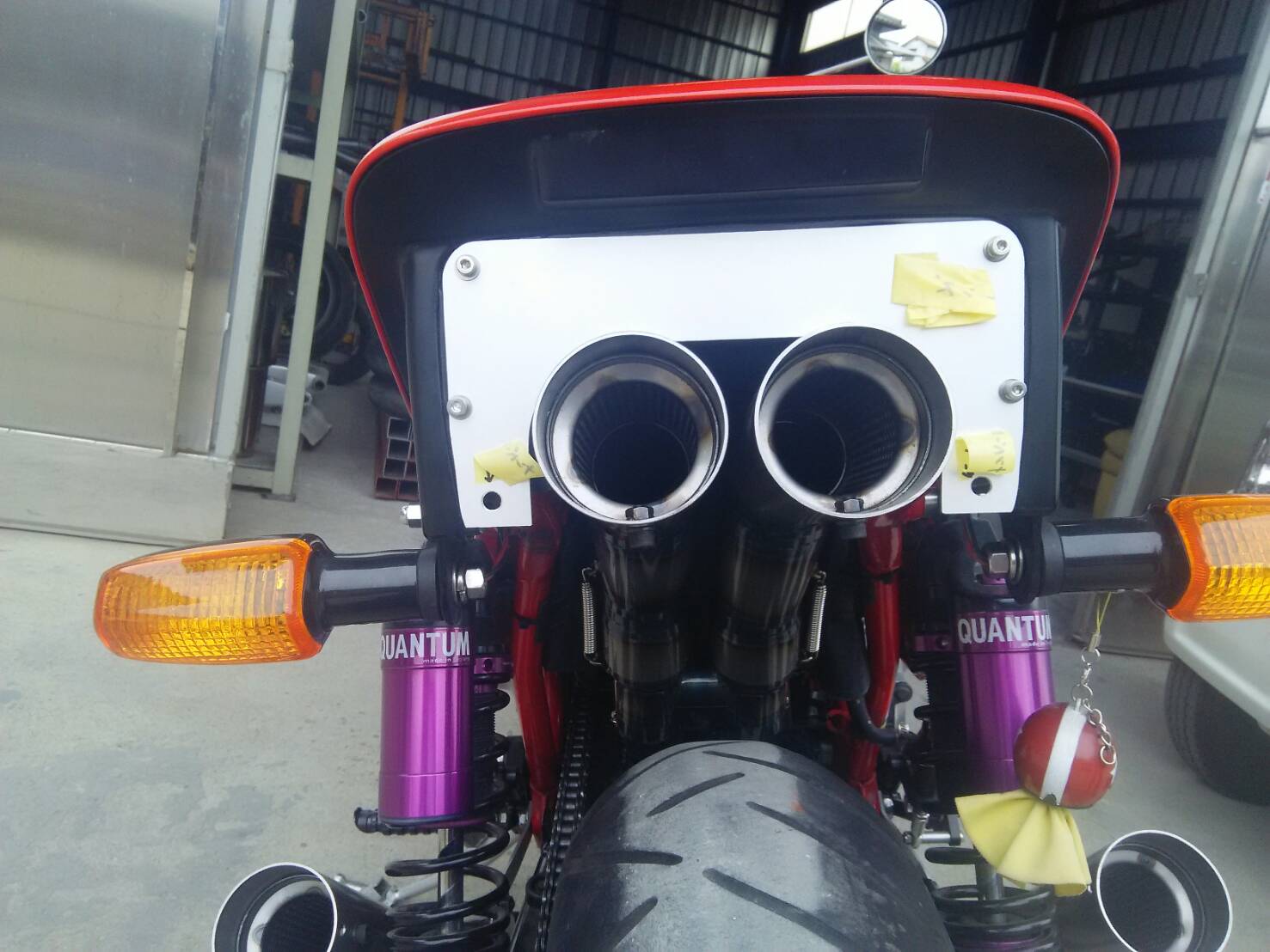 CB750F のシングルシート : FRP屋さんのパテマミレ樹脂まみれ CB750F のシングルシート : FRP屋さんのパテマミレ樹脂まみれ
