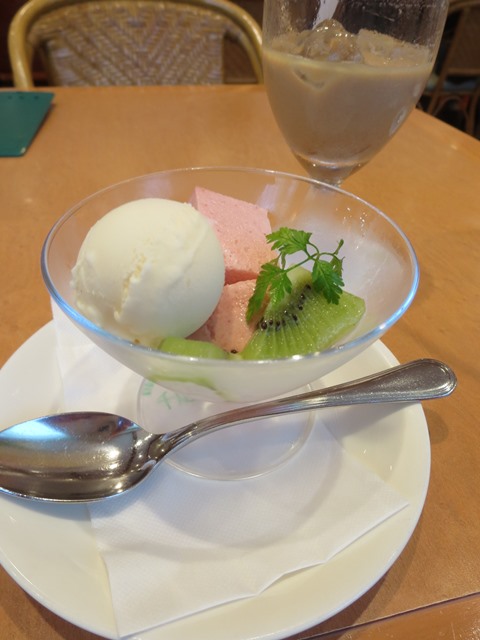 【京橋千疋屋】コーンポテトと野菜のサンド&フルーツサンドのランチ_b0009849_1933668.jpg
