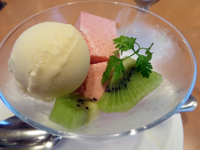 【京橋千疋屋】コーンポテトと野菜のサンド&フルーツサンドのランチ_b0009849_194511.jpg