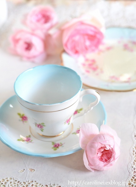 誕生日のアンティーク　　　Antique Rose Cup and Saucer and Dish_d0025294_16473136.jpg